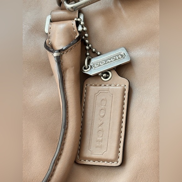Authentic Coach Leather bag. - Picture 9 of 16